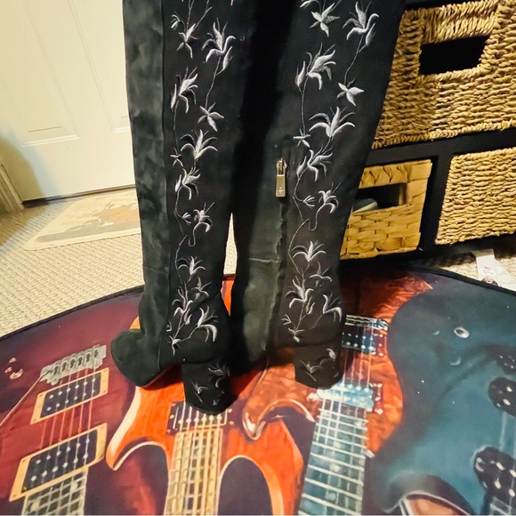 🎶Stunning Embroidered Kenneth Cole Suede Over-the-Knee Boots! - Picture 3 of 13